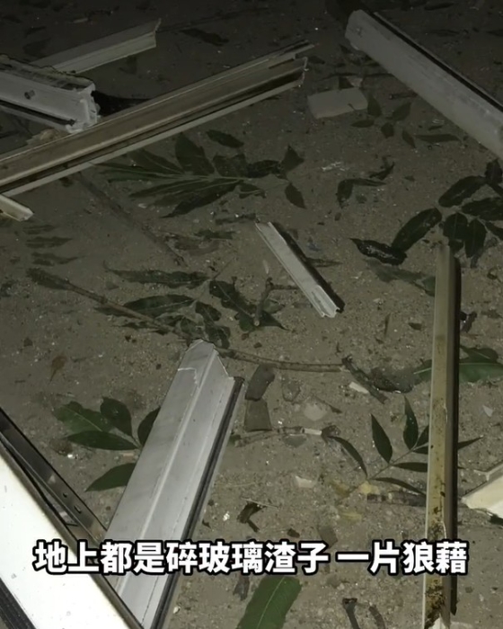 爆炸后多个单位的玻璃窗损毁。