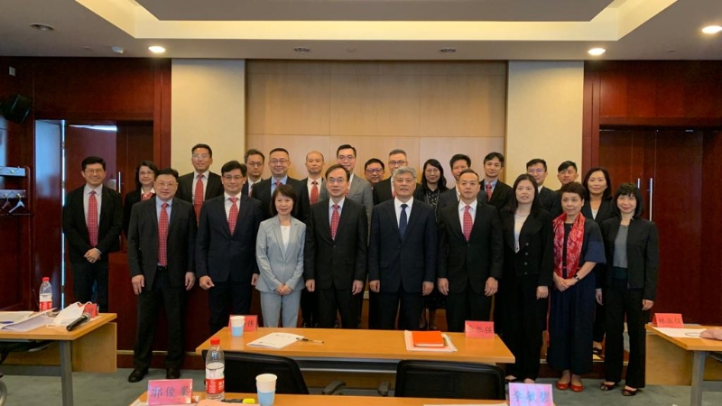 首批23名首长级公务员月前前往上海及北京，参与为期7天的国家事务研习课程