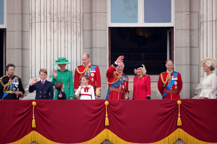 出席庆典王室成员包括威廉王子、公主夏洛特、王子路易斯等