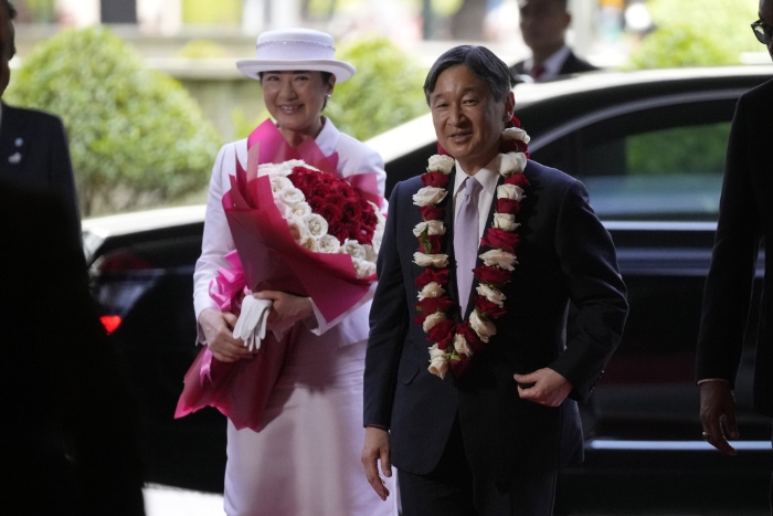 德仁及皇后雅子抵印尼访问，多位印尼官员到场迎接