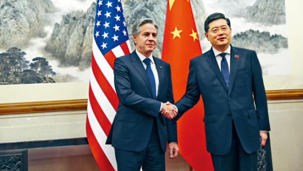 美国国务卿布林肯昨天抵达北京，与外交部长秦刚会面。