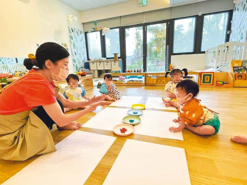 幼儿园及教保人员进行喂药行为 幼儿园及教保人员进行喂药行为