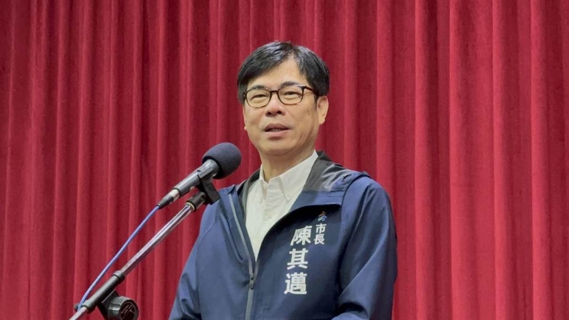 高雄市长陈其迈19日召开记者会，透露高雄查出4名医师有不当用药的行为。
