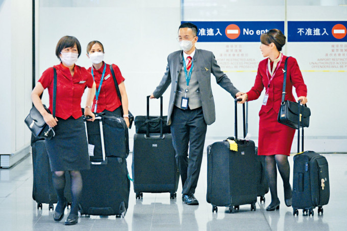 国泰航空公布改善举措：计划7月启动招聘内地机舱服务员