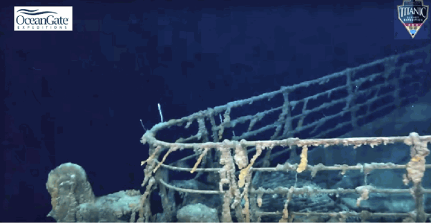 海洋之门探险的铁达尼号沉船观光行程海报。
