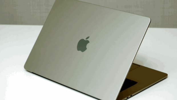 15英寸MacBook Air备有午暗黑、太空灰、银及星光（图）共4种颜色可选。