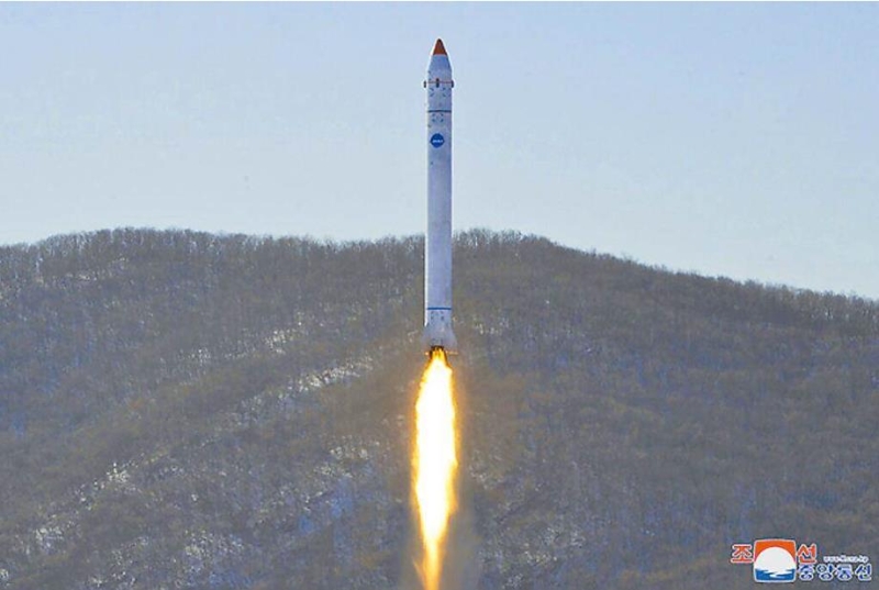朝鲜在试射场发射的火箭