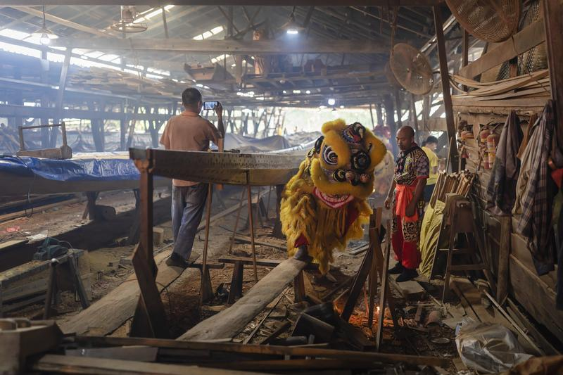 龙船制作技艺传承的情况不容乐观。 龙船制作技艺传承的情况不容乐观。