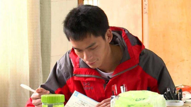 唐尚珺先后考上了厦门大学、中国政法大学、吉林大学、西南政法、广西大学、重庆大学等名校，最后都放弃录取。