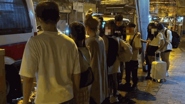 行动中，警方拘捕9人，包括55岁卖淫集团女主脑