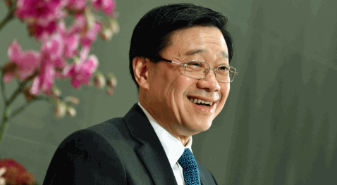 无时间陪太太感内疚,有意连任特首?李家超:成功不需在我 无时间陪太太感内疚,有意连任特首?李家超:成功不需在我