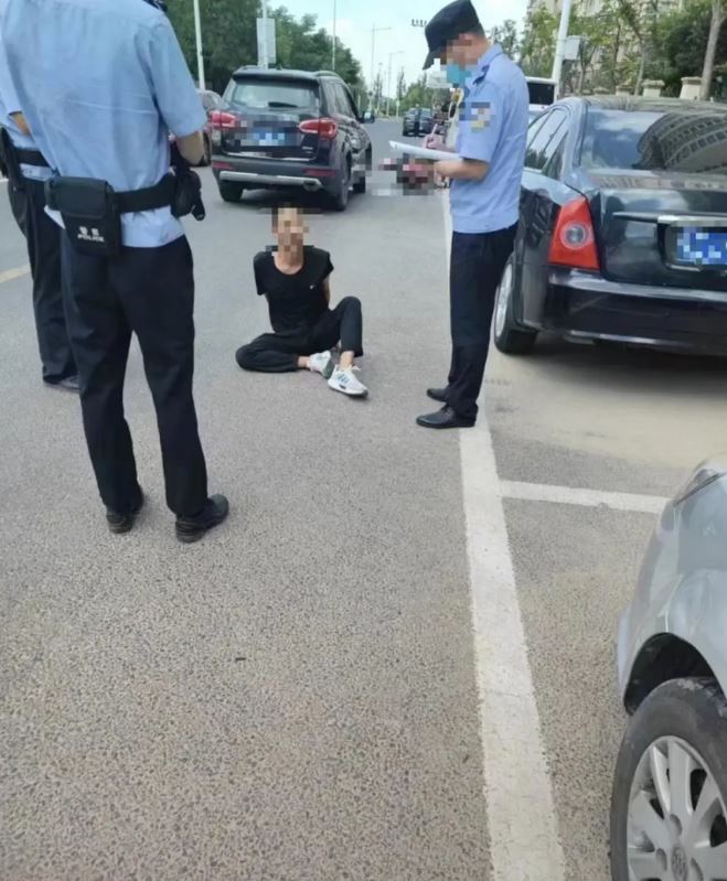 男子辗毙妻子后当场被捕