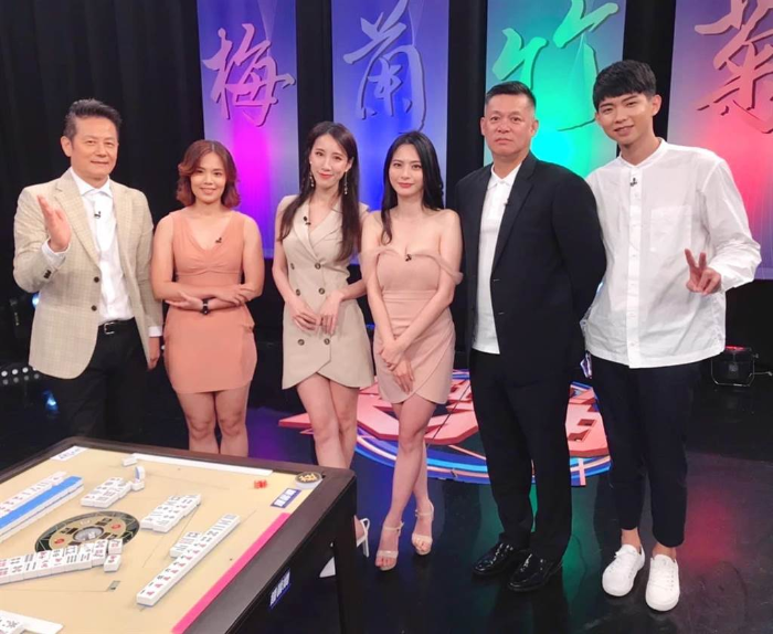 汪建民(右2)消失半年最近才复工 汪建民(右2)消失半年最近才复工