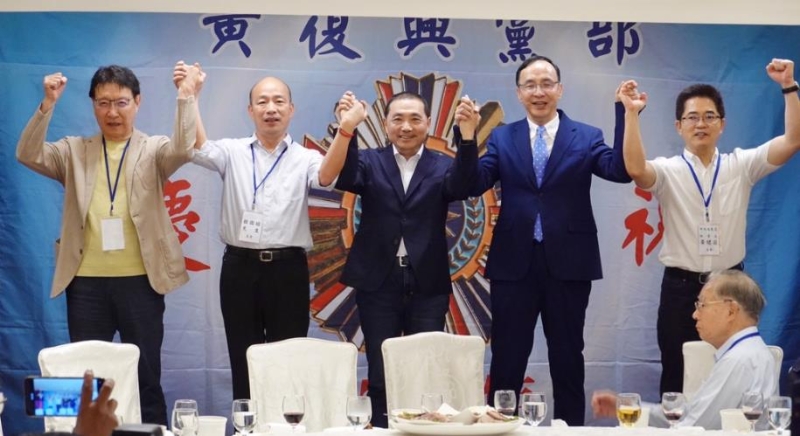 侯友宜（左四）与前高雄市长韩国瑜（左三）