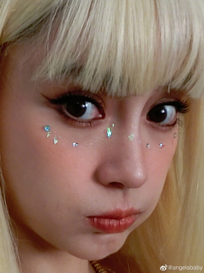 假发被批“太劣质” 假发被批“太劣质”