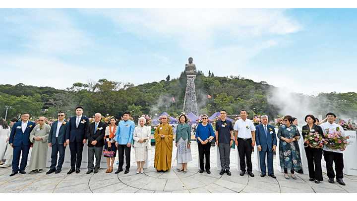 参与开幕典礼的嘉宾 参与开幕典礼的嘉宾