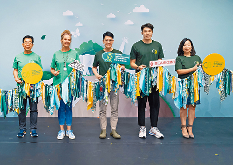 去年“东亚绿色艺术节”吸引过千人参加，东亚银行联席行政总裁李民斌先生（中）出席开幕礼。