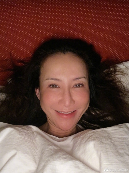 据内媒报道,有歌迷两周前亲赴香港探望李玟。 据内媒报道,有歌迷两周前亲赴香港探望李玟。