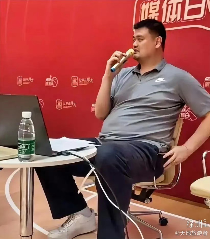 微博流传姚明从100多公斤涨到200多公斤，胖起来很吓人。