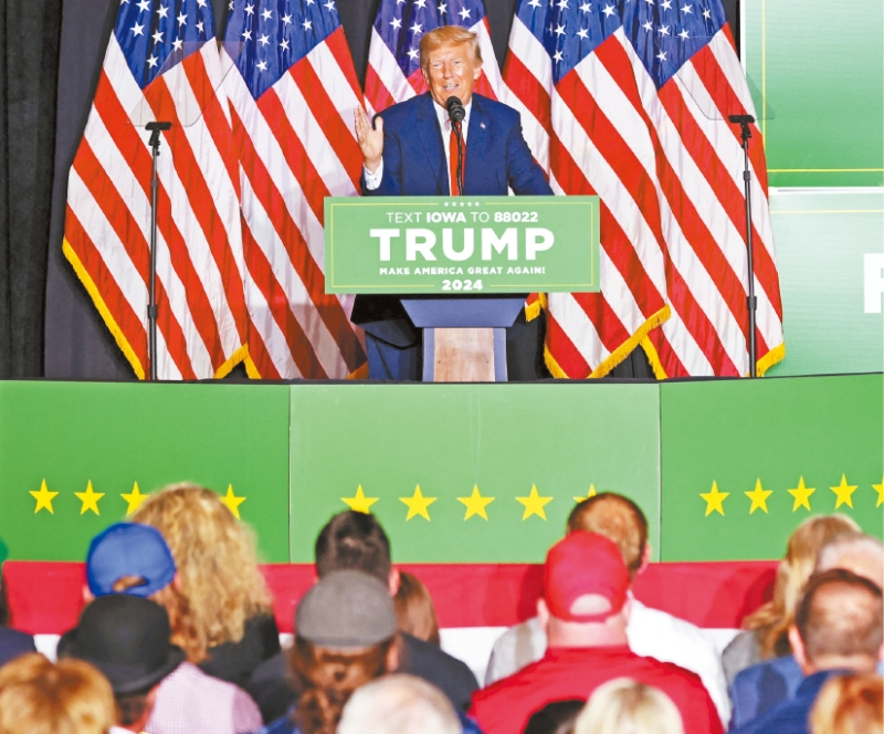 特朗普爱州造势轰德桑蒂斯 特朗普爱州造势轰德桑蒂斯