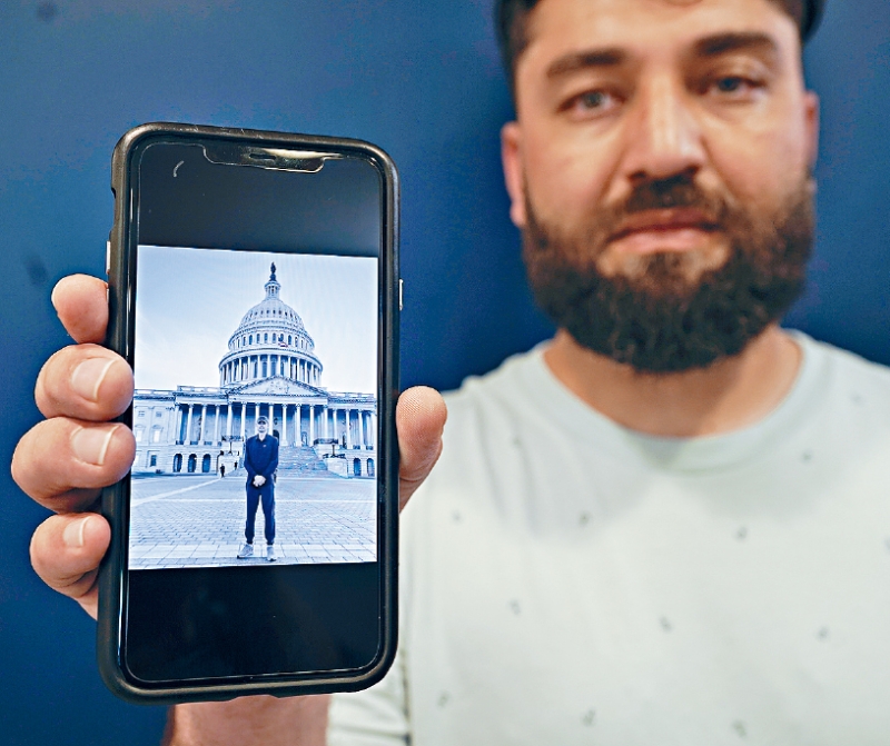 手机内照片男子亚尔