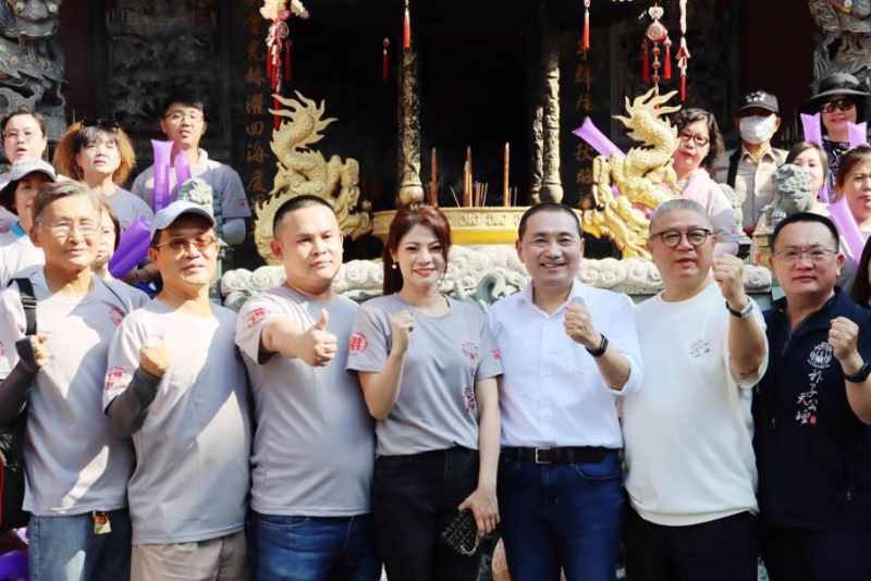 黄嫈珺(右四)与侯友宜(右三)同框 黄嫈珺(右四)与侯友宜(右三)同框