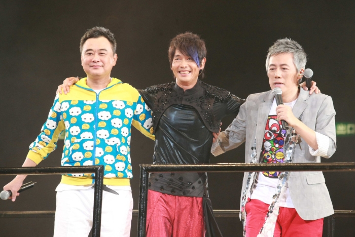 陈升2009年曾与张宇、黄品源在红馆开演唱会。