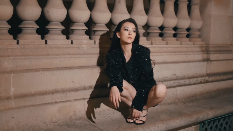 不过这个亚洲蹲的动作却被批评