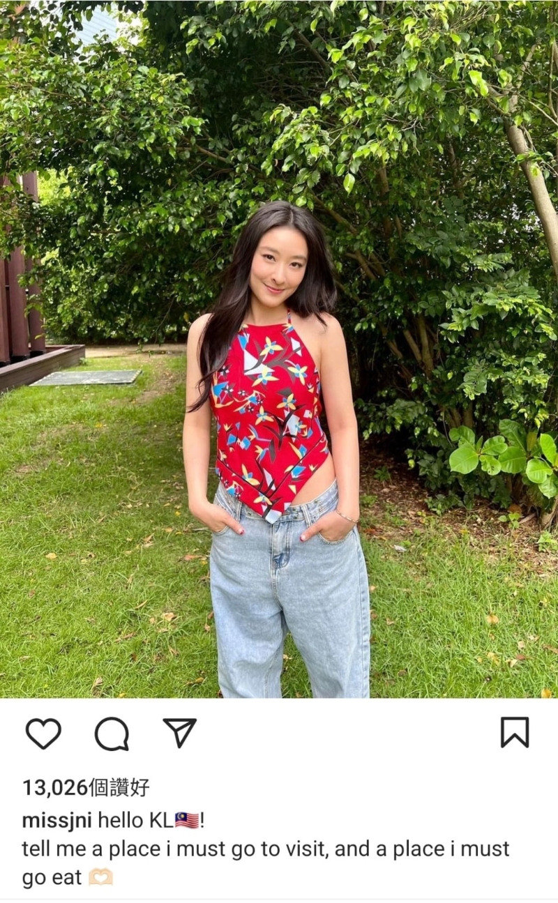 陈滢穿上肚兜款,非常吸睛。 陈滢穿上肚兜款,非常吸睛。