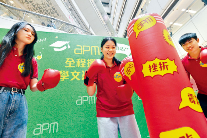 商场举办活动,为应届考生打气,并邀请专家分享减压方法 商场举办活动,为应届考生打气,并邀请专家分享减压方法