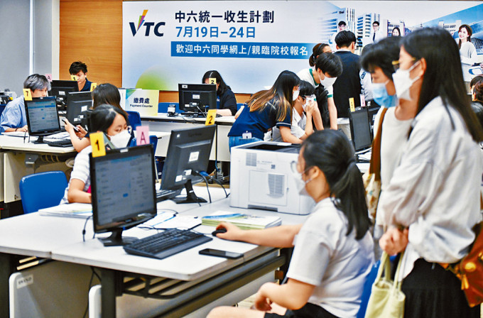 自资院校以“银弹”攻势抢人,部分更“加码”,2年学费全免 自资院校以“银弹”攻势抢人,部分更“加码”,2年学费全免