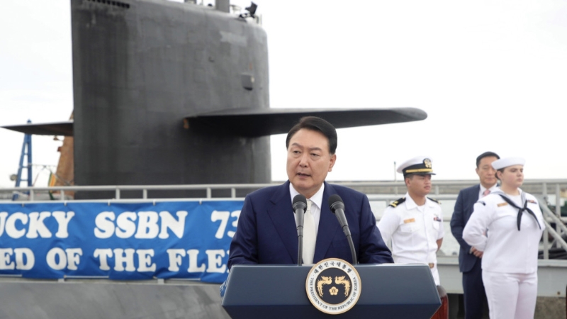 南韩总统尹锡悦登上肯塔基号参观