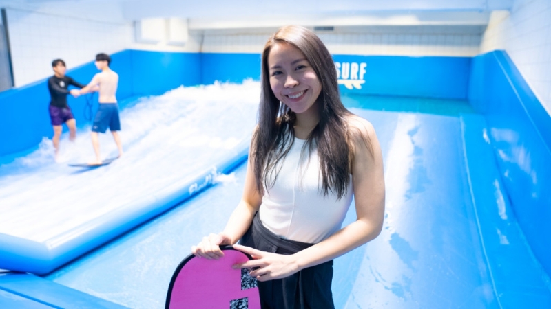 暑假必去香港首个室内冲浪+滑雪场，玩过即消暑，快来打卡吧