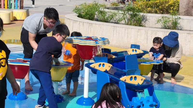 屯门公园全港首个共融游乐场