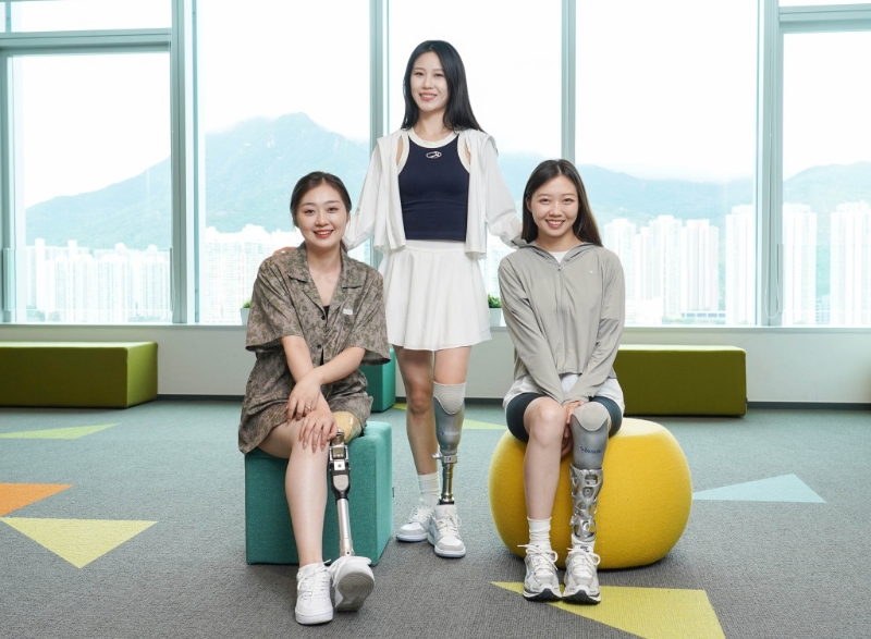 汶川地震幸存者(左起)黄思雨、胡月、魏云露已长大成人,回归日常生活。 汶川地震幸存者(左起)黄思雨、胡月、魏云露已长大成人,回归日常生活。