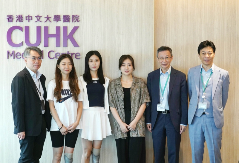 汶川地震幸存者魏云露(左二)、胡月(左三)及黄思雨(左四)疫后首次来港,参观中大医院及复诊。 汶川地震幸存者魏云露(左二)、胡月(左三)及黄思雨(左四)疫后首次来港,参观中大医院及复诊。