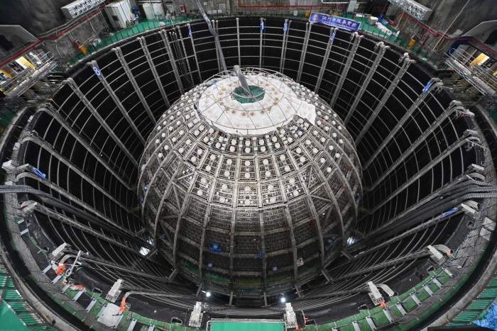 正在建设中的江门中微子实验装置。 正在建设中的江门中微子实验装置。