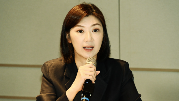 袁弥昌的太太、新民党立法会议员容海恩今午在立法会见记者回应事件。 袁弥昌的太太、新民党立法会议员容海恩今午在立法会见记者回应事件。