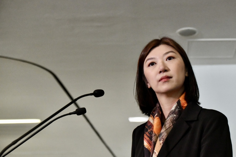 立法会议员容海恩回应被国安处带返警署调查。 卢江球摄 立法会议员容海恩回应被国安处带返警署调查。 卢江球摄