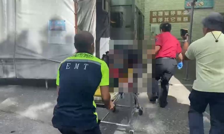 受伤的台军送医 受伤的台军送医