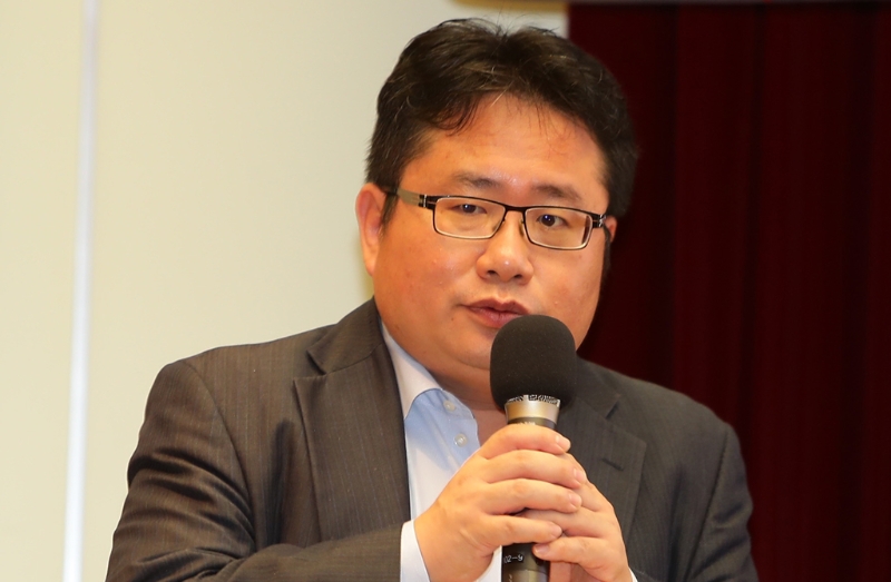 矢板明夫认为江宏杰和福原爱的婚姻走到这步令人遗憾。 矢板明夫认为江宏杰和福原爱的婚姻走到这步令人遗憾。