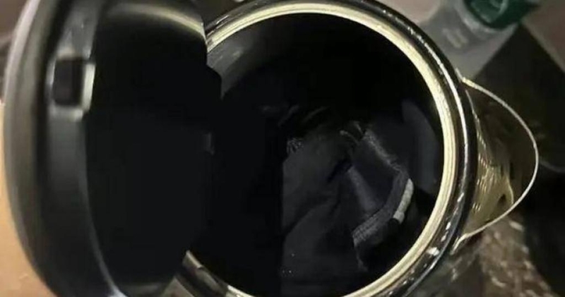 酒店水壶内惊见内裤、浴巾沾屎,她气炸退房,酒店回应了 酒店水壶内惊见内裤、浴巾沾屎,她气炸退房,酒店回应了