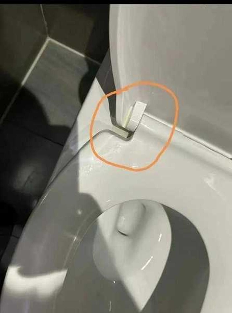 马桶有残留尿液。 微博 马桶有残留尿液。 微博