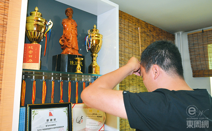 神诞节庆拜神酬神或祖先生忌死忌拜祖先时，仪式会稍为隆重。