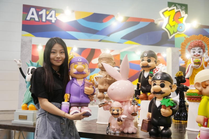 限量”玩具回来“收藏明信片及门票则售150元。吴艳玲摄