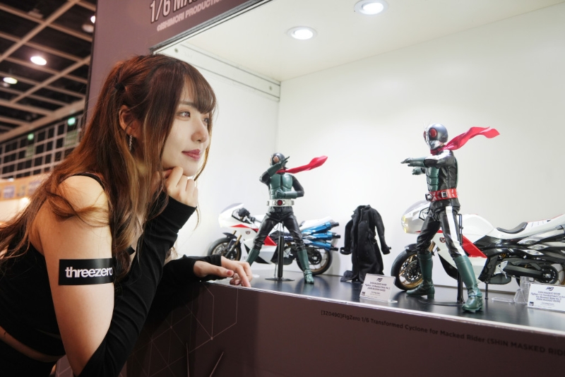 展览有多款动漫精品吸引众多cosplayer前来参观。