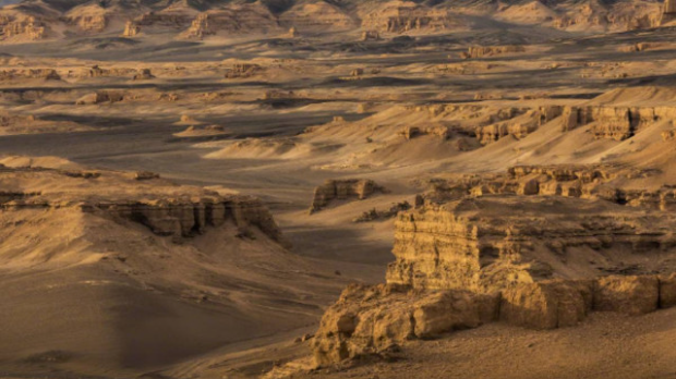 罗布泊被称为“魔鬼三角区”,曾发生多宗涉及死亡的神秘事件。 罗布泊被称为“魔鬼三角区”,曾发生多宗涉及死亡的神秘事件。