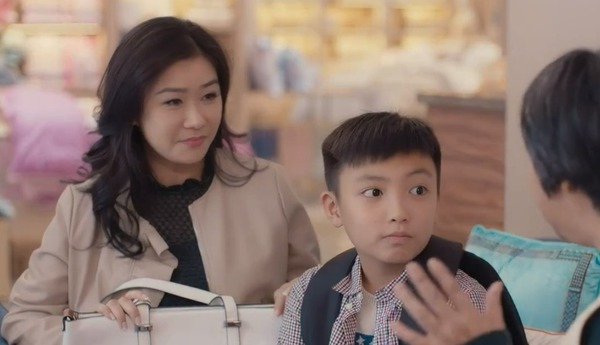 张慧仪拍过《守护神之保险调查》,与童星黄逸灏演母子。 张慧仪拍过《守护神之保险调查》,与童星黄逸灏演母子。