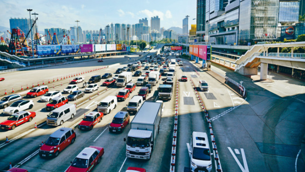 西隧车流+3% 西隧车流+3%