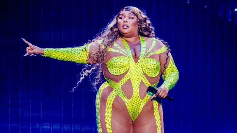 歌手丽珠(Lizzo)昔形象正面,却爆出性骚扰团队前成员的传闻。 歌手丽珠(Lizzo)昔形象正面,却爆出性骚扰团队前成员的传闻。